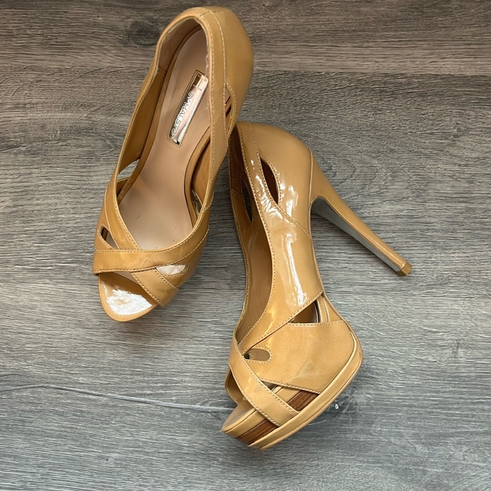 Halston open toe 4" pumps in tan
